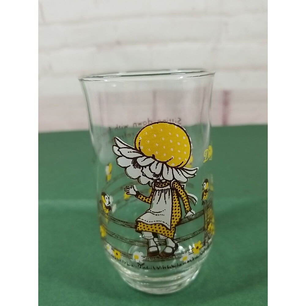 Vintage 1970’s Daisy Glass by Kirby Martin Holly Hobbie Floral Sitting Daisies